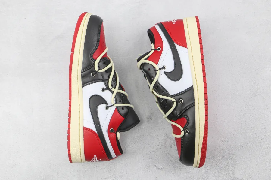 Air Jordan 1 Low Bred Toe