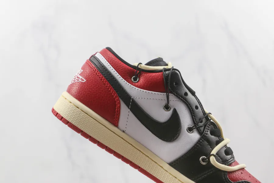 Air Jordan 1 Low Bred Toe