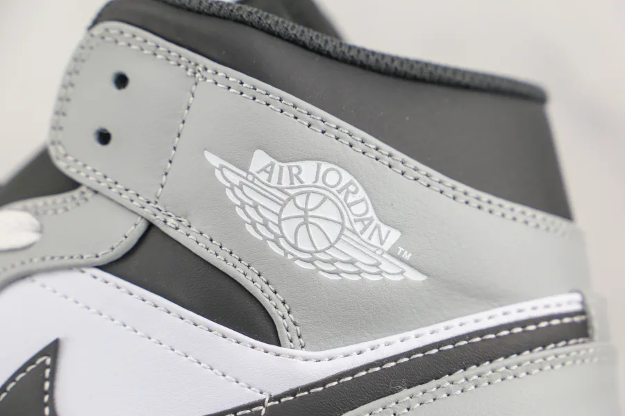 Jordan 1 Light Smoke Grey  Mid