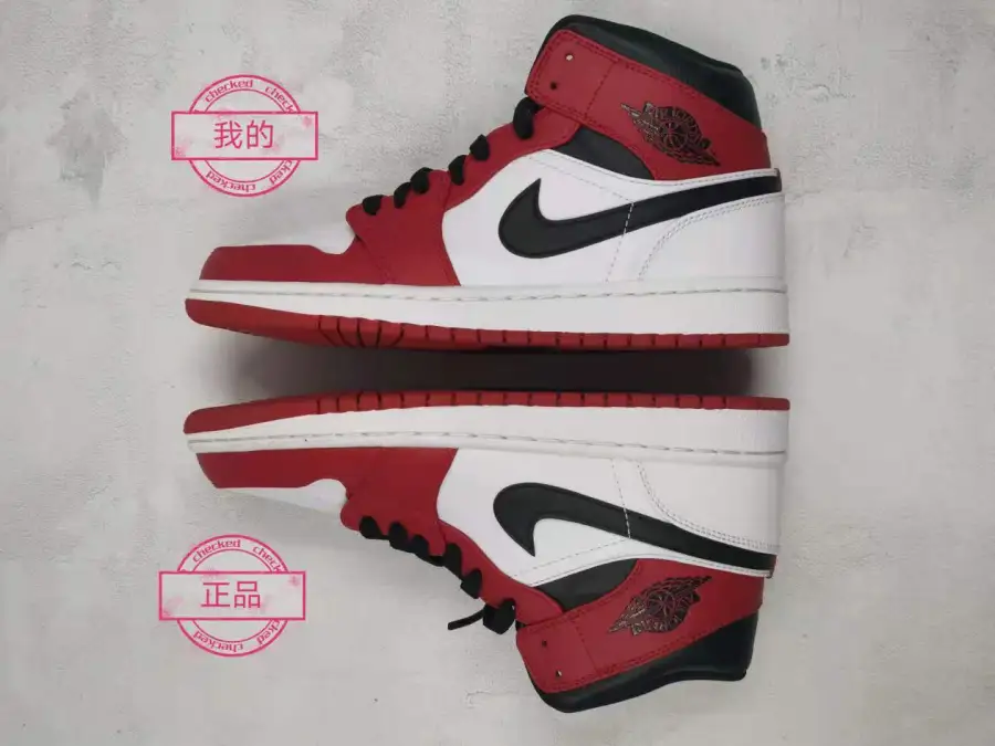 Air Jordan 1 Mid Chicago