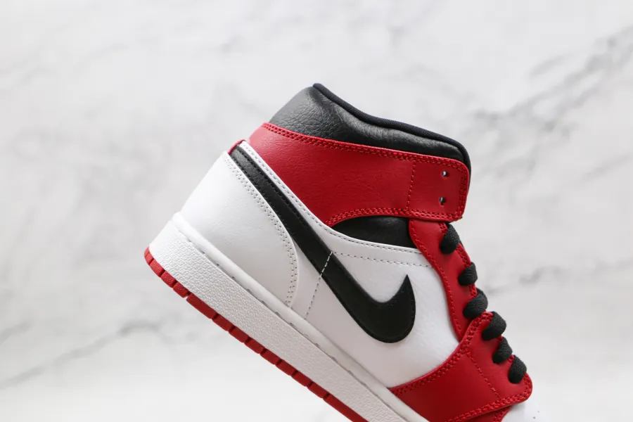 Air Jordan 1 Mid Chicago