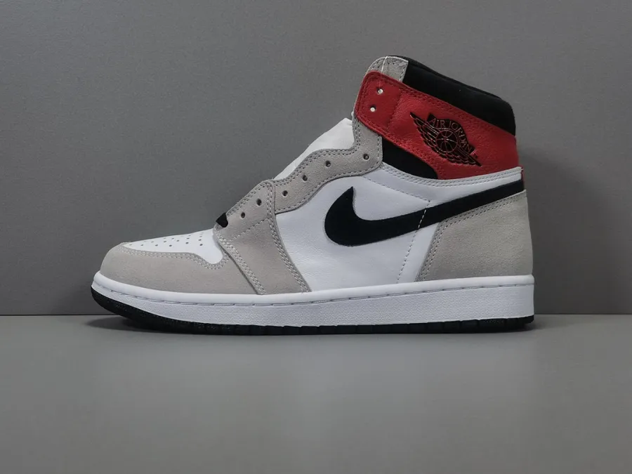 Air Jordan 1 High Og Light Smoke Grey