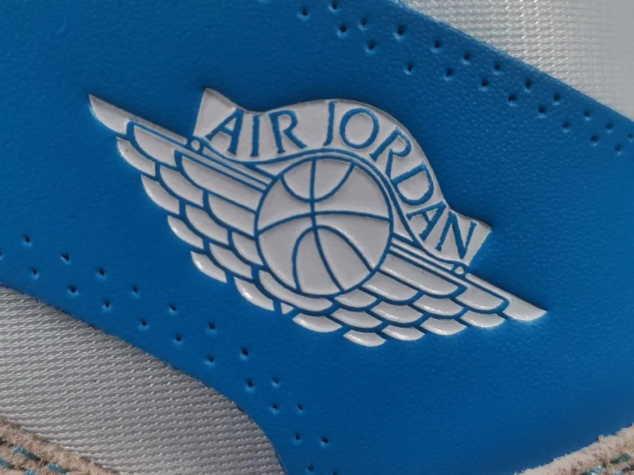 Off-White Jordan 1 Retro High Unc