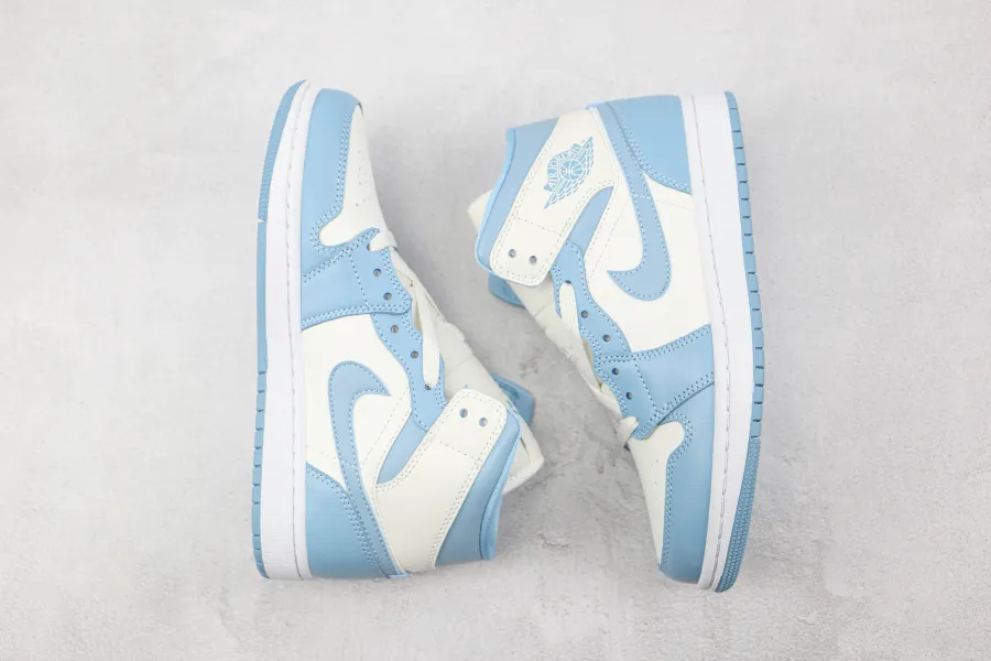 Wmns Air Jordan 1 Mid University Blue 