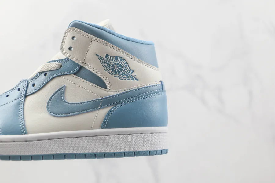 Wmns Air Jordan 1 Mid University Blue 