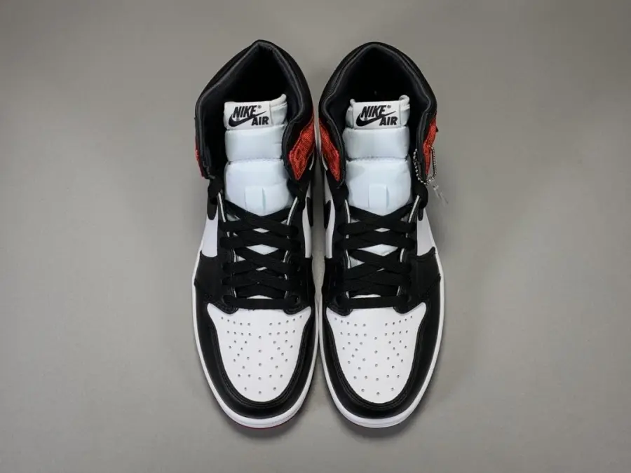 Wmns Air Jordan 1 Retro High Satin Black Toe