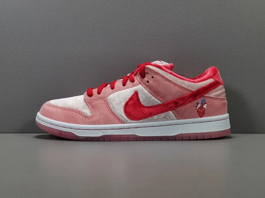 Strangelove X Dunk Low Sb Valentine'S Day