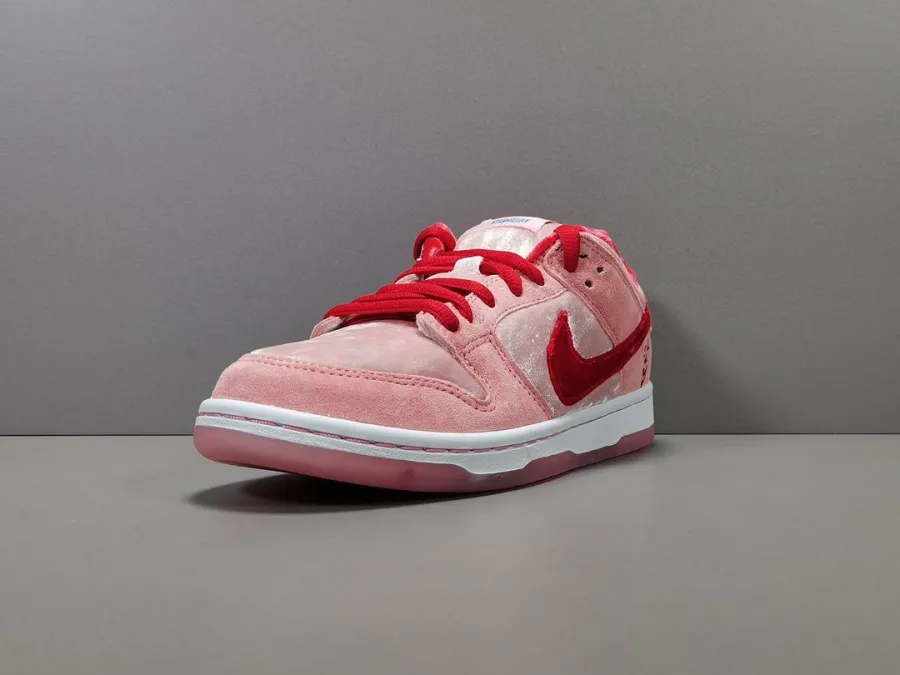 Strangelove X Dunk Low Sb Valentine'S Day