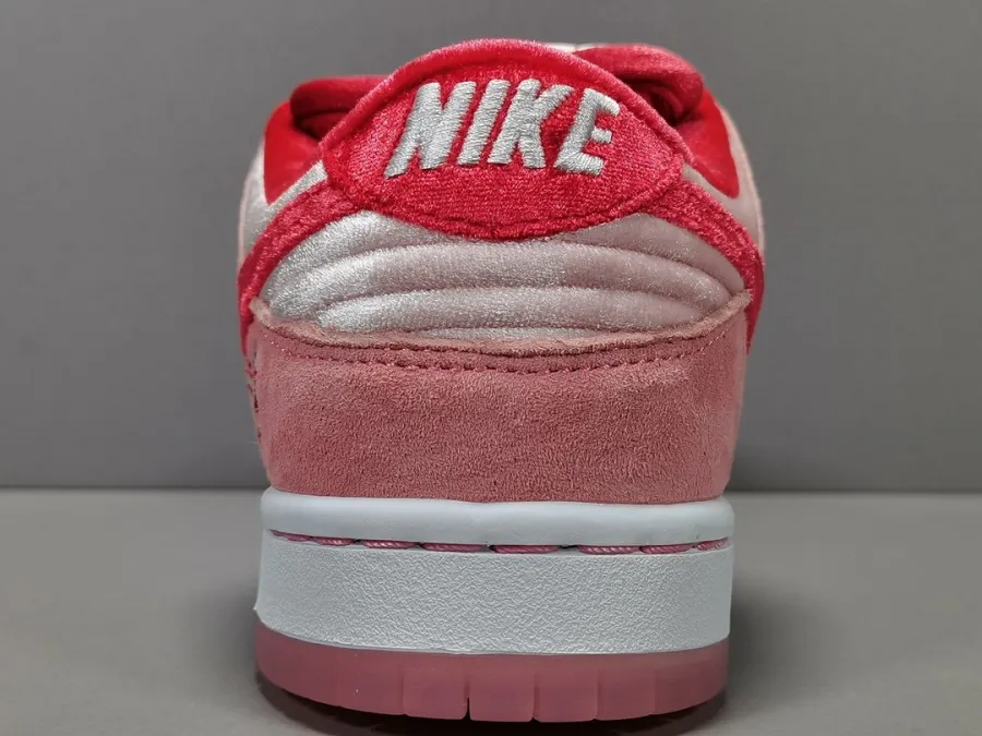 Strangelove X Dunk Low Sb Valentine'S Day