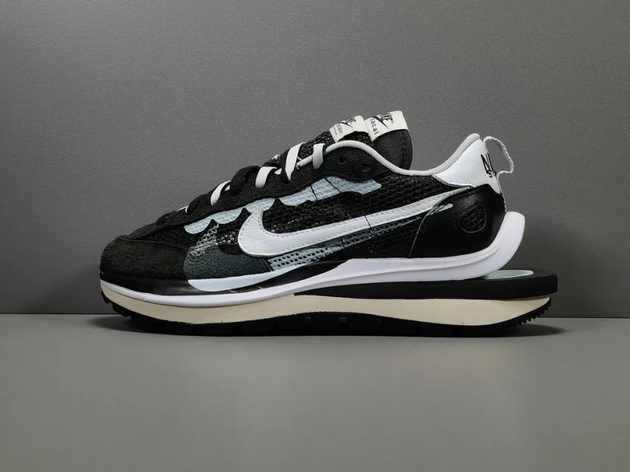 Sacai X Nike Vaporwaffle Black White