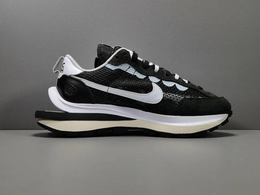 Sacai X Nike Vaporwaffle Black White