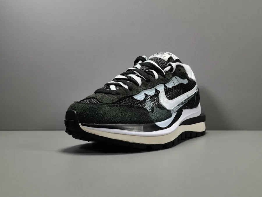 Sacai X Nike Vaporwaffle Black White