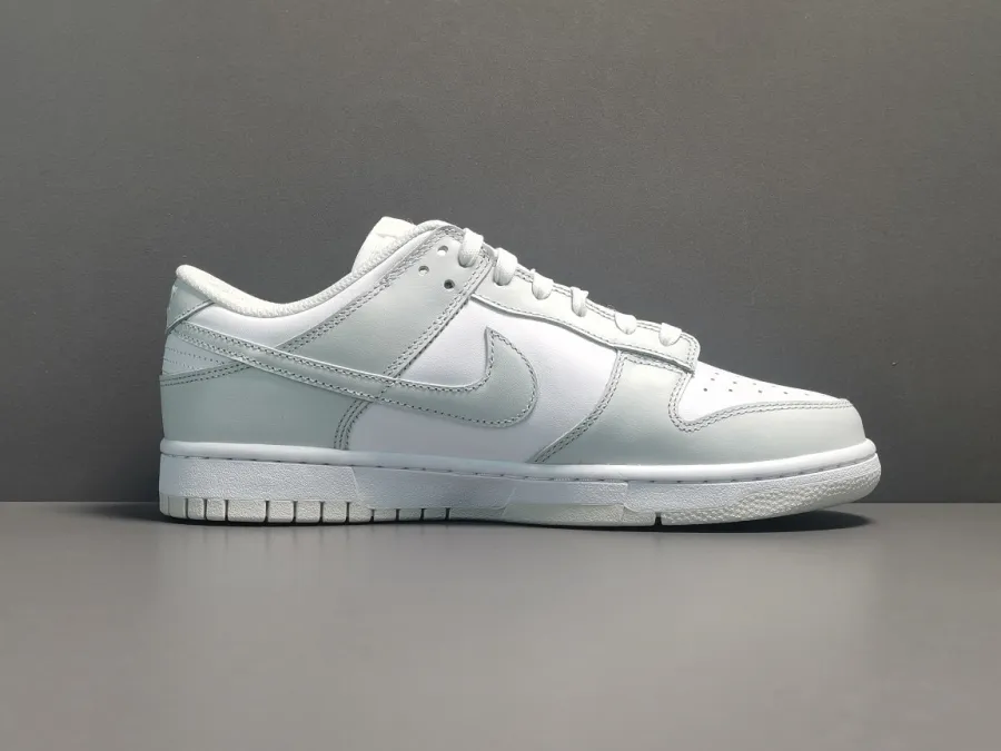 Dunk Low Photon Dust