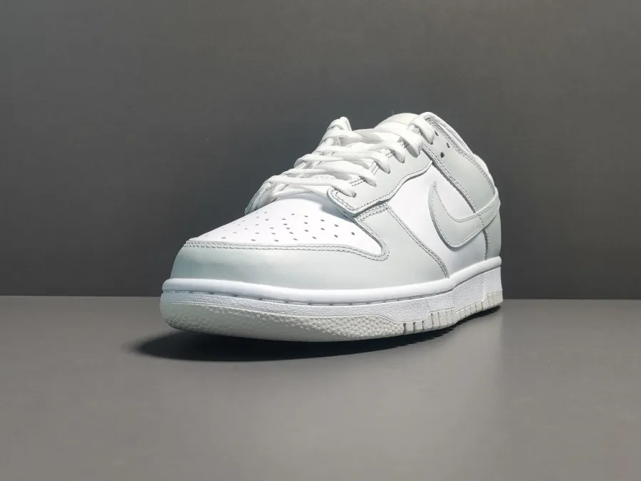 Dunk Low Photon Dust