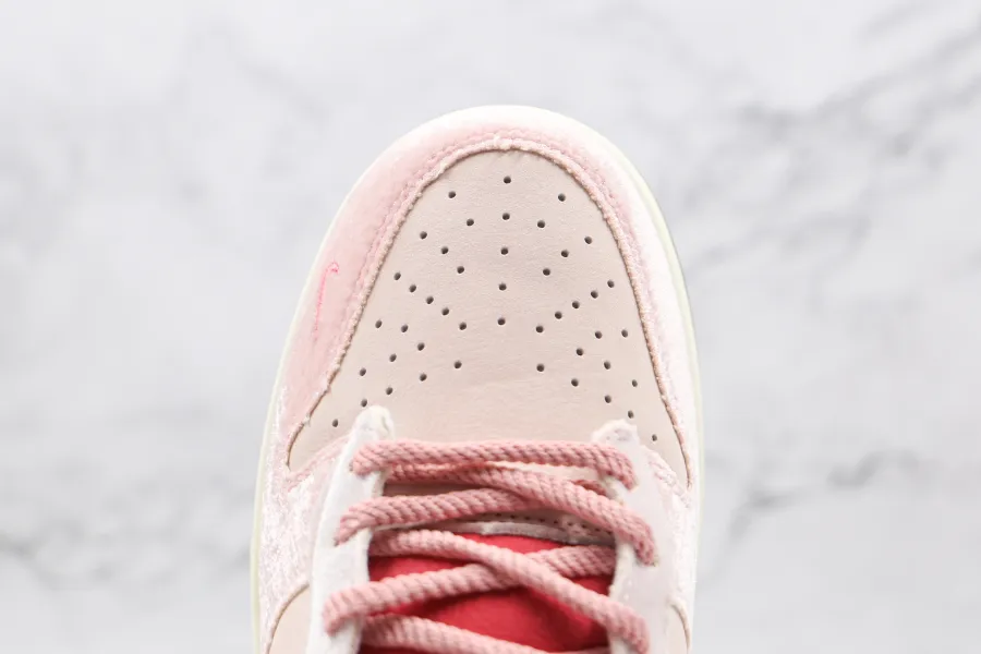 Social Status X Dunk Mid Strawberry Milk